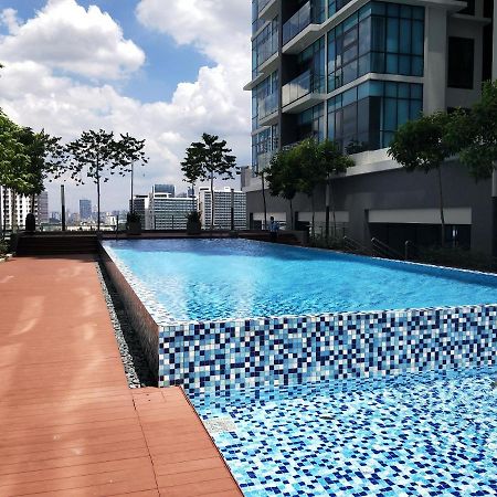 Netflix # Sky Suite Near Jaya One By Salaam Suites, 2 Pax Petaling Jaya Zewnętrze zdjęcie