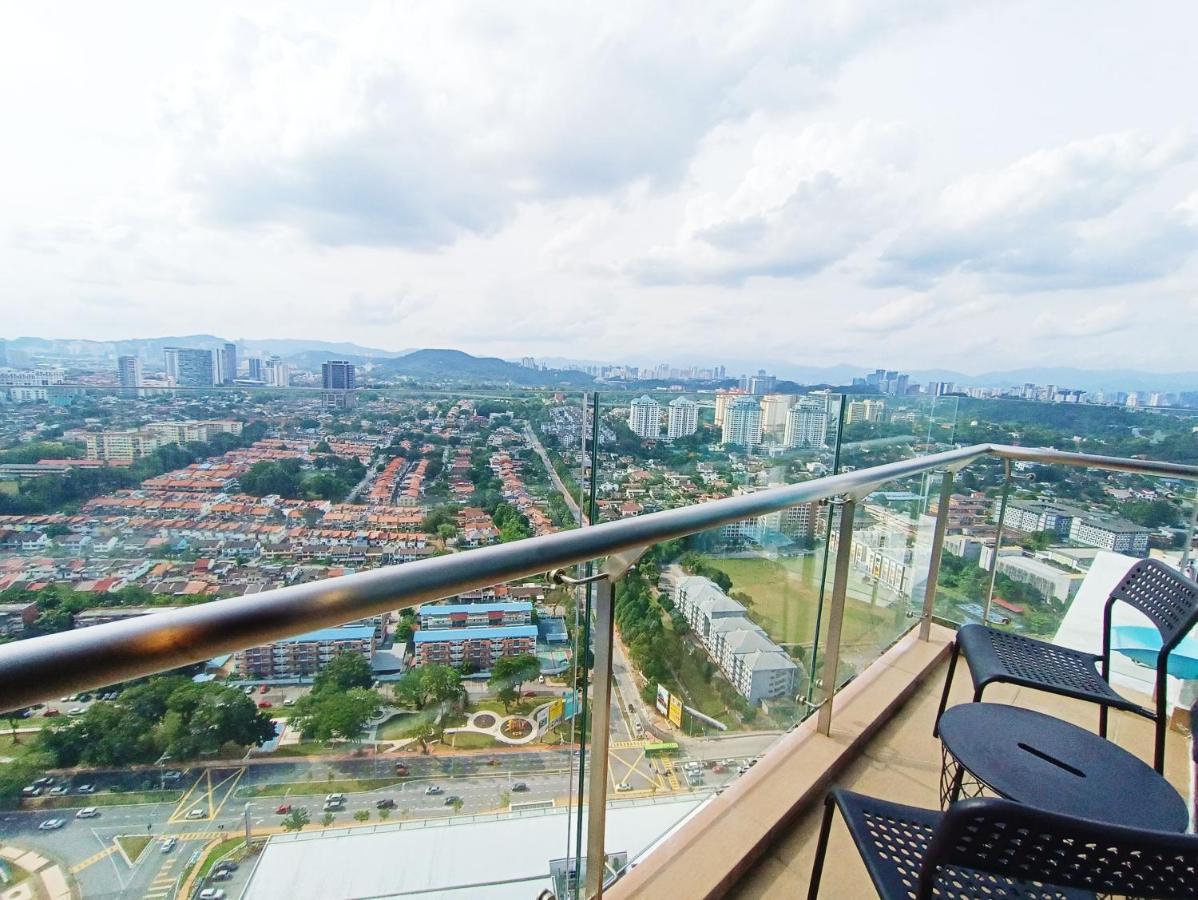 Netflix # Sky Suite Near Jaya One By Salaam Suites, 2 Pax Petaling Jaya Zewnętrze zdjęcie