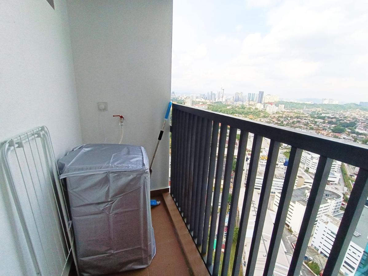 Netflix # Sky Suite Near Jaya One By Salaam Suites, 2 Pax Petaling Jaya Zewnętrze zdjęcie