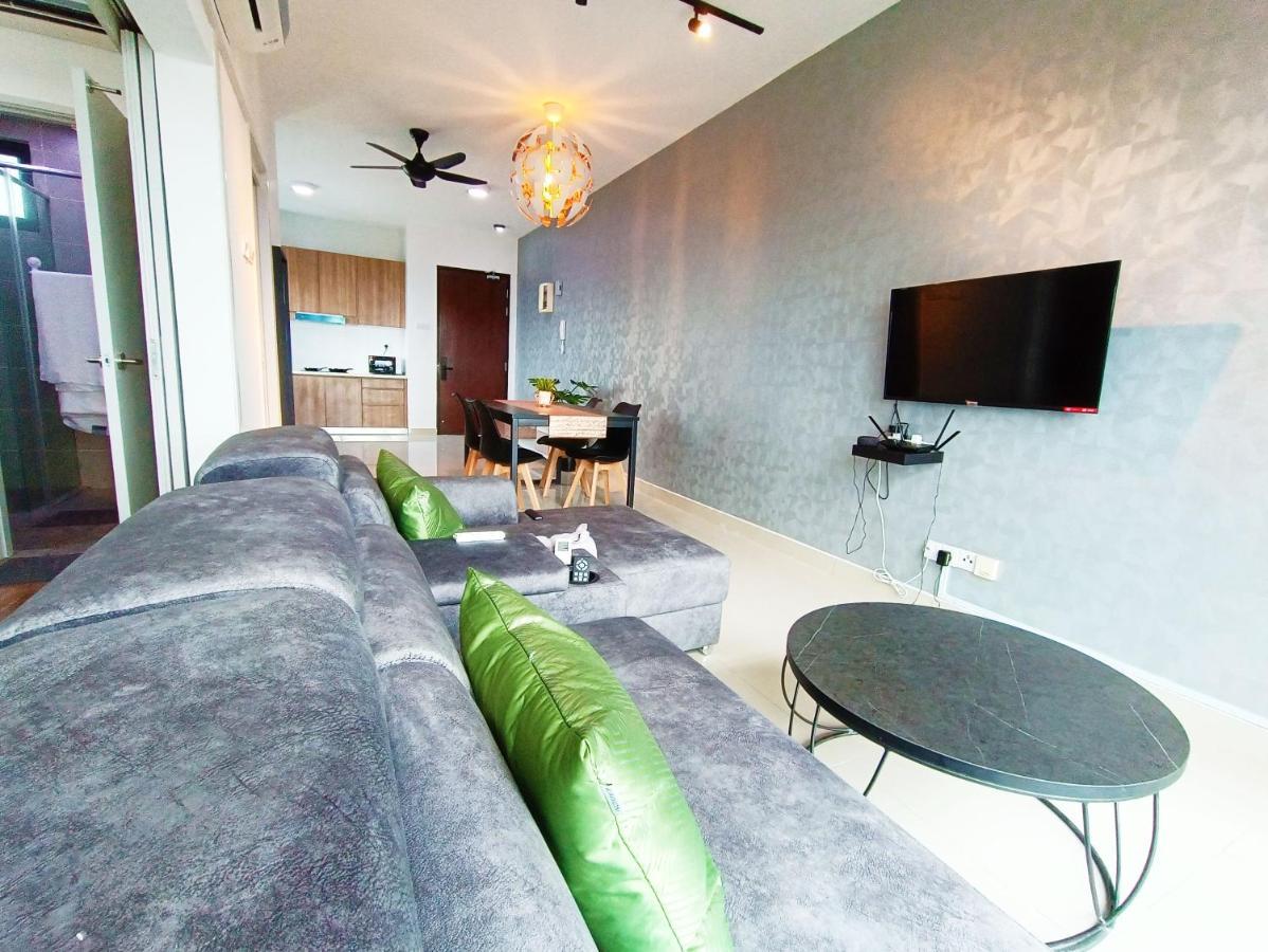 Netflix # Sky Suite Near Jaya One By Salaam Suites, 2 Pax Petaling Jaya Zewnętrze zdjęcie