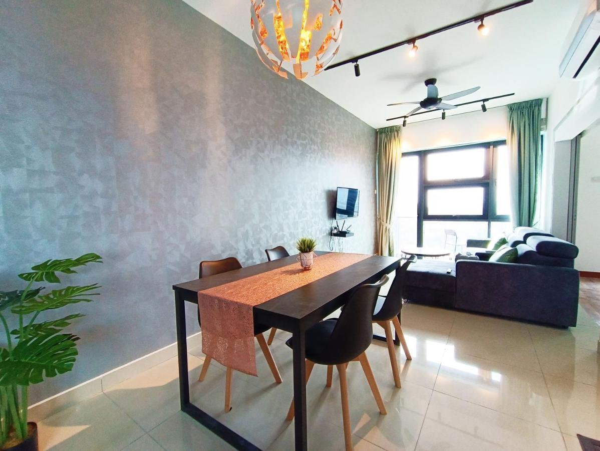 Netflix # Sky Suite Near Jaya One By Salaam Suites, 2 Pax Petaling Jaya Zewnętrze zdjęcie