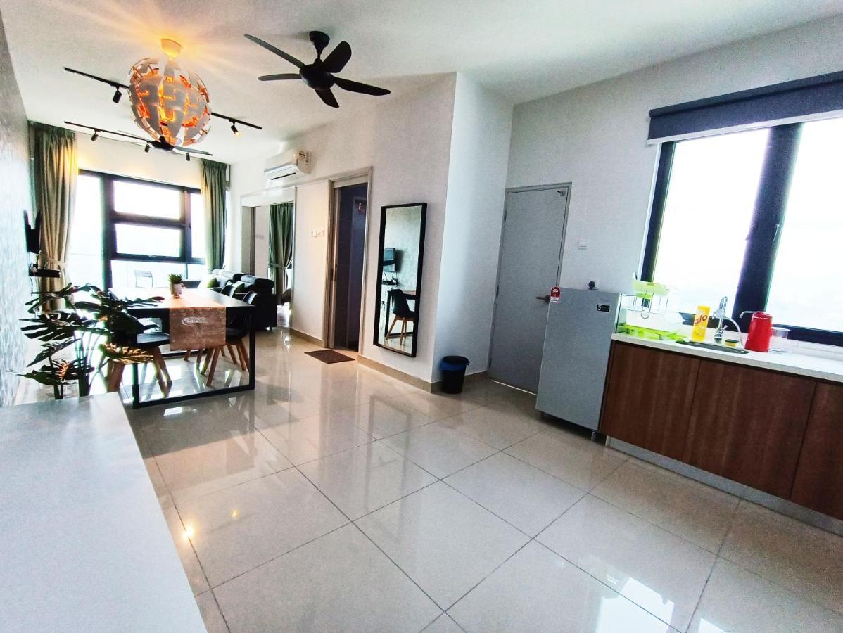 Netflix # Sky Suite Near Jaya One By Salaam Suites, 2 Pax Petaling Jaya Zewnętrze zdjęcie