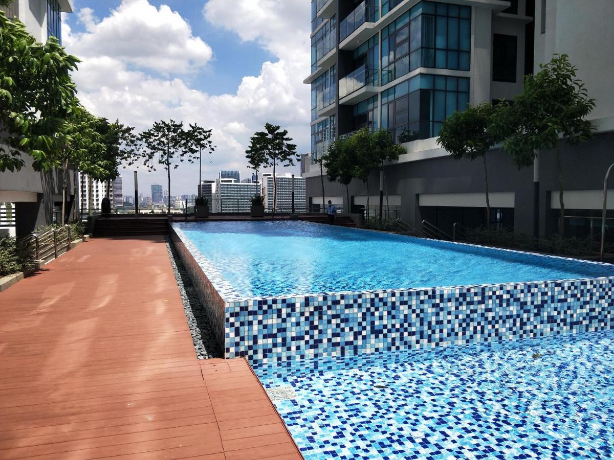 Netflix # Sky Suite Near Jaya One By Salaam Suites, 2 Pax Petaling Jaya Zewnętrze zdjęcie